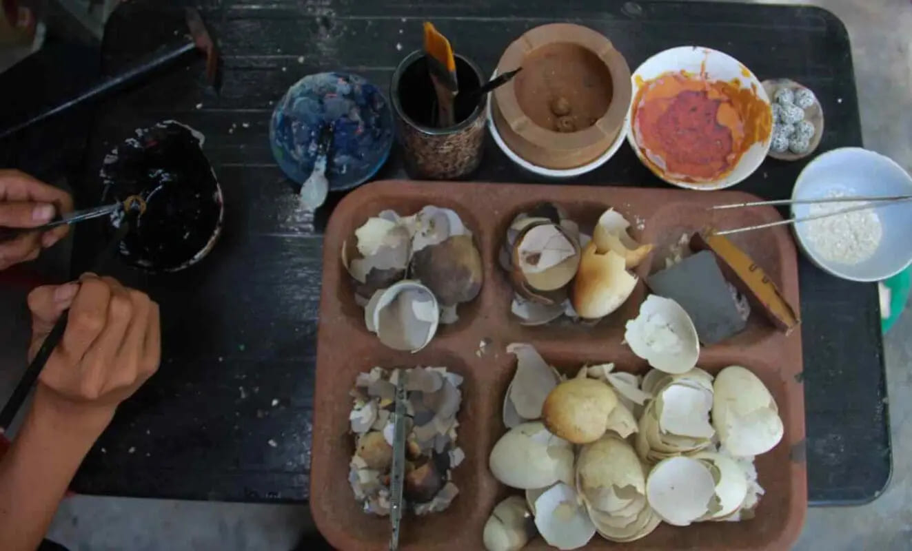 Cách Làm Tranh Sơn Mài với vỏ trứng