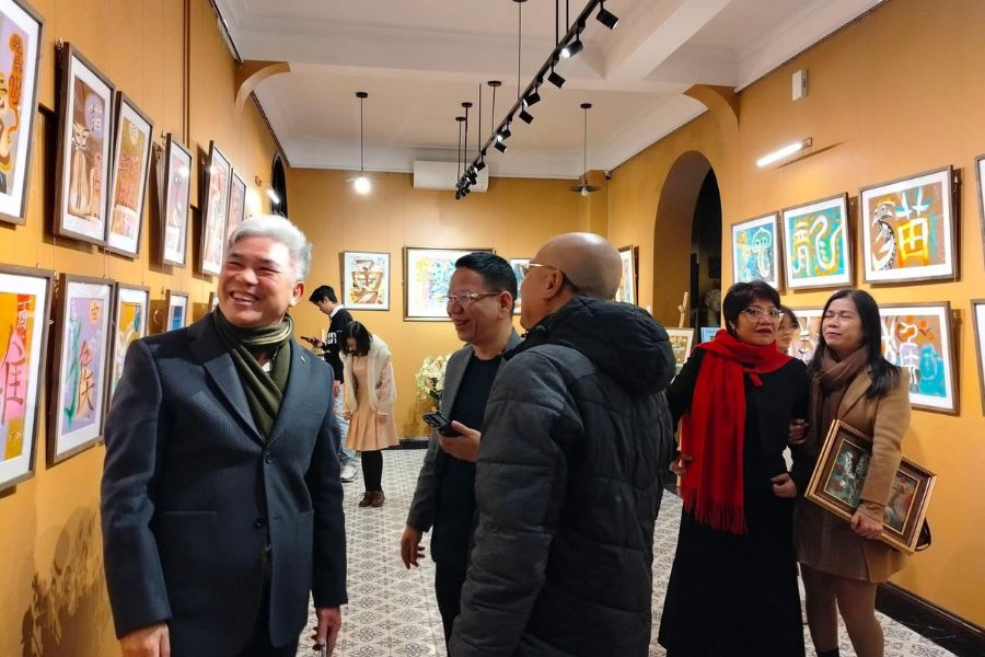 Giao lưu nghệ thuật Vân Art Gallery