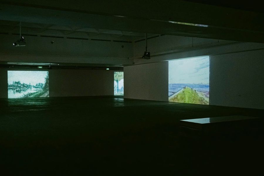 Không gian triển lãm Ngẫu biến hạnh phúc