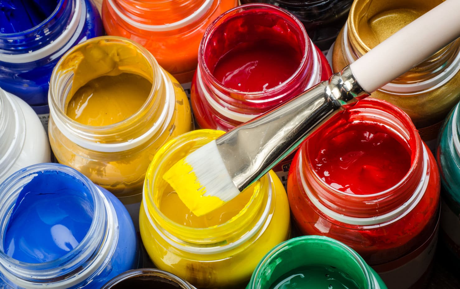 What’s the difference between acrylic paint and watercolor
