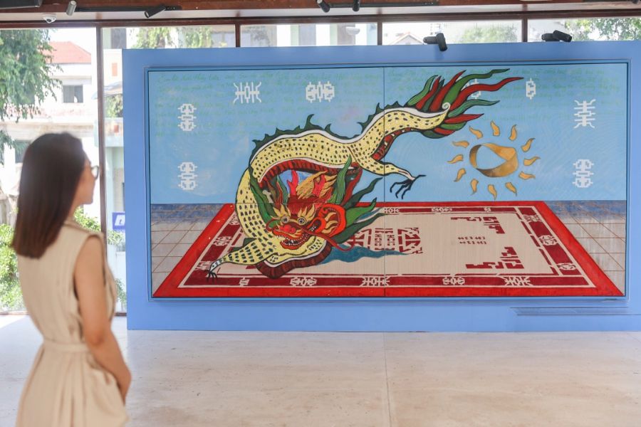 Tác phẩm trung tâm Mùng Trời Chiếu Đất