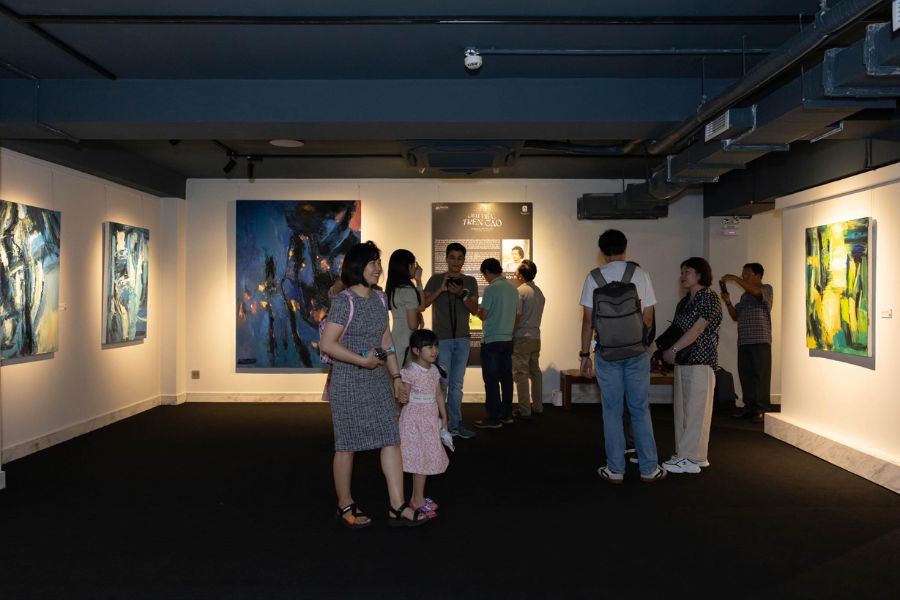 Thưởng thức triển lãm Giai điệu trên cao (3)