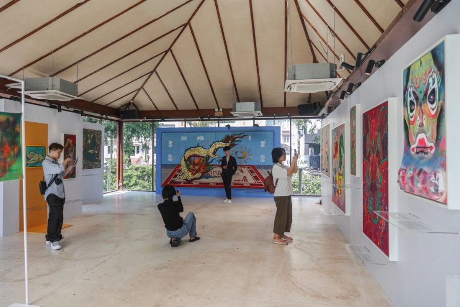 Triển lãm Mùng Trời Chiếu Đất